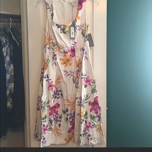 Gorgeous floral N.Y. and Co dress. Size 6 BNWT